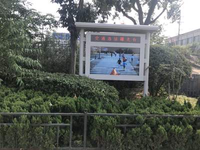 戶外廣告機廠家 引領數字廣告新潮流，構建城市視覺新體驗